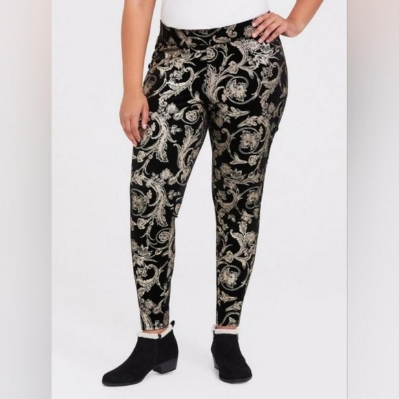 Torrid Black and Gold Paisley Velvet Leggings Size 3 - Picture 1 of 8